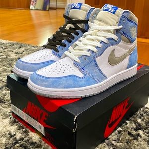Jordan 1 Retro High Hyper Royal Smoke Grey New